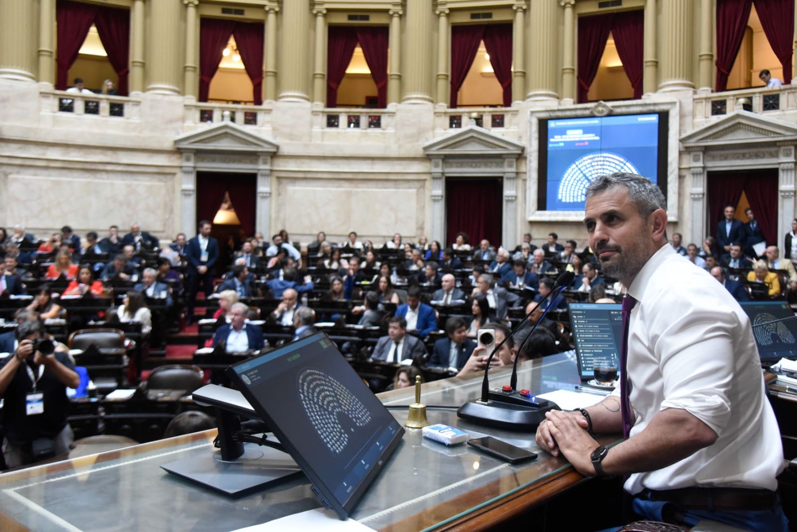 Sesión legislativa sobre restricciones a la promoción de apuestas